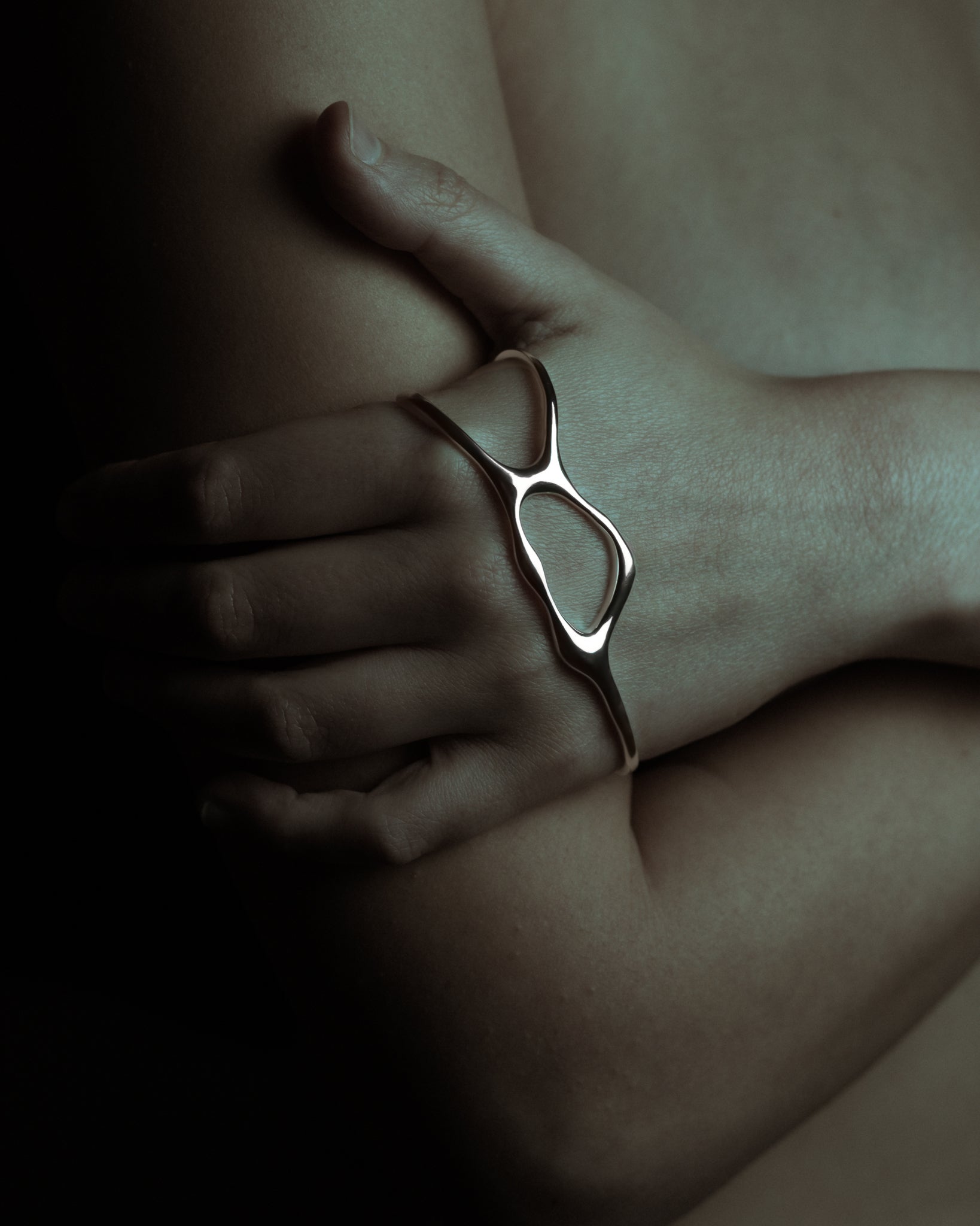 vestige palm cuff