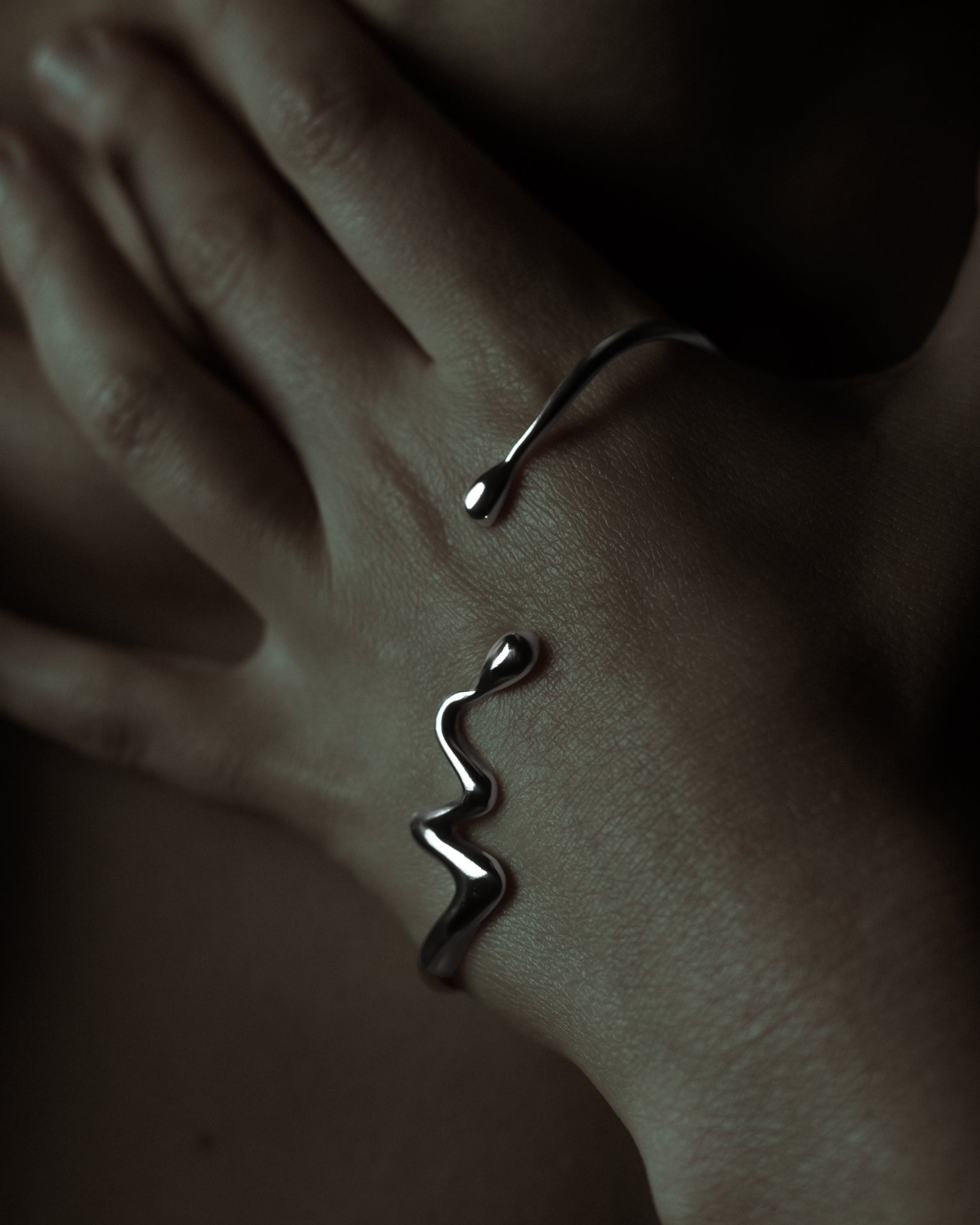hydrus palm cuff