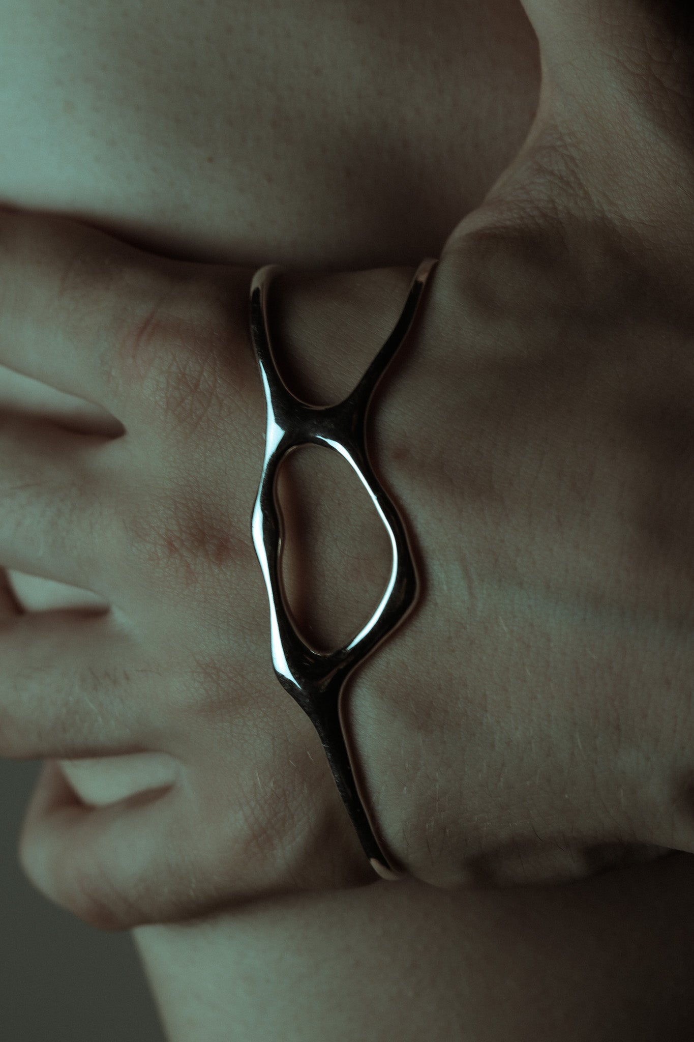 vestige palm cuff