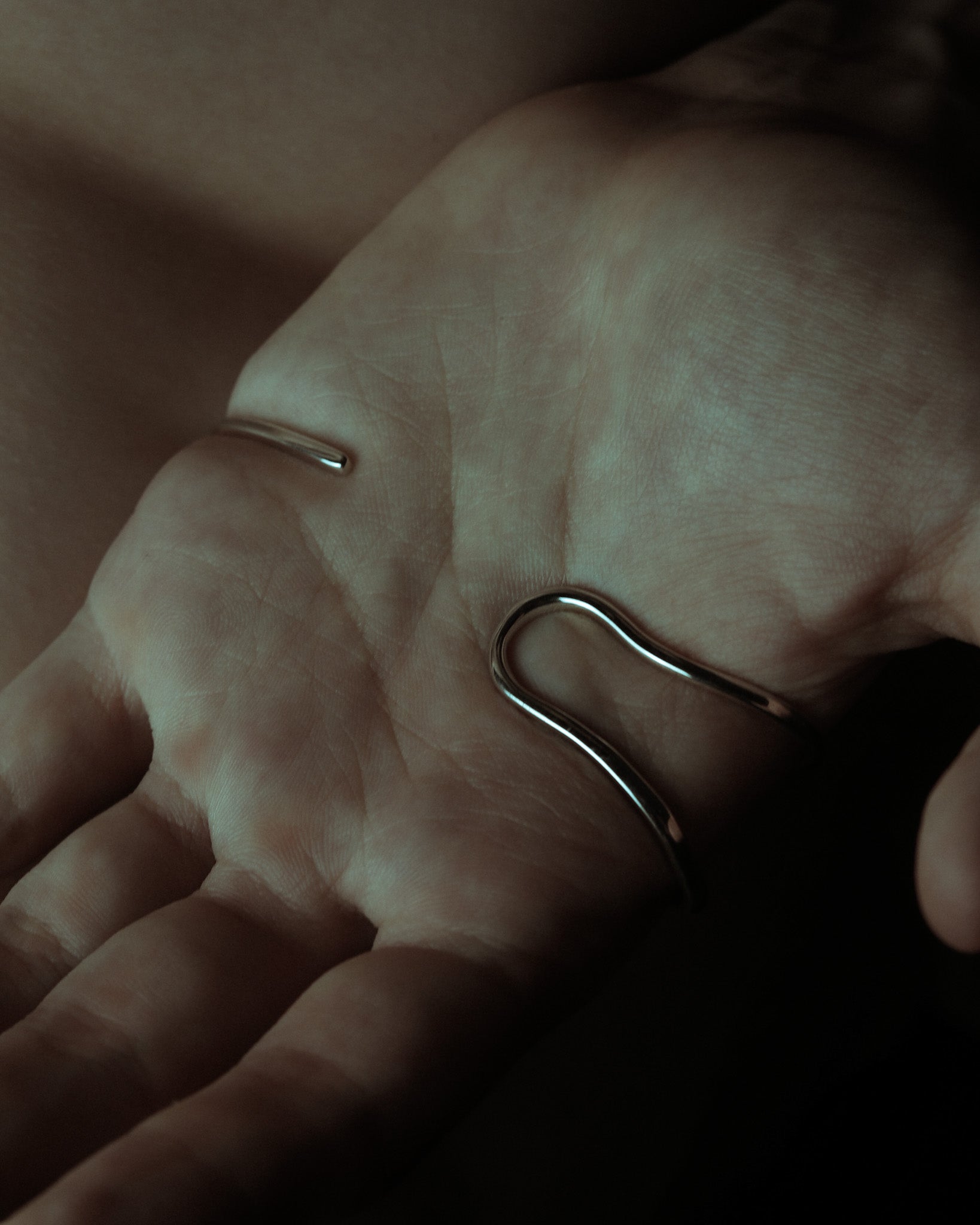 vestige palm cuff
