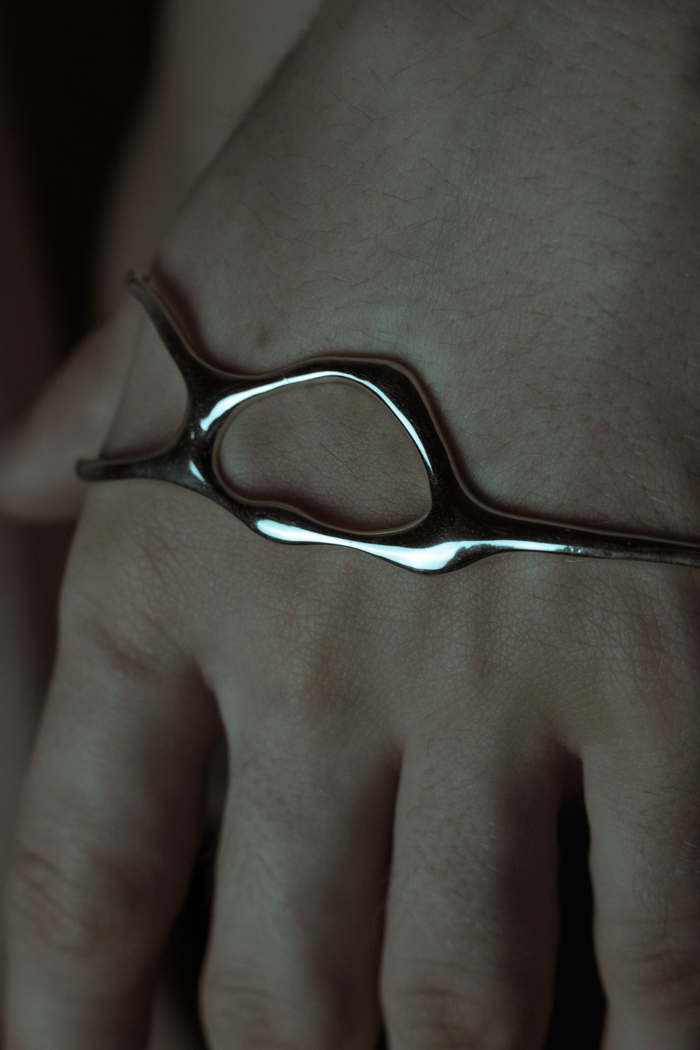vestige palm cuff